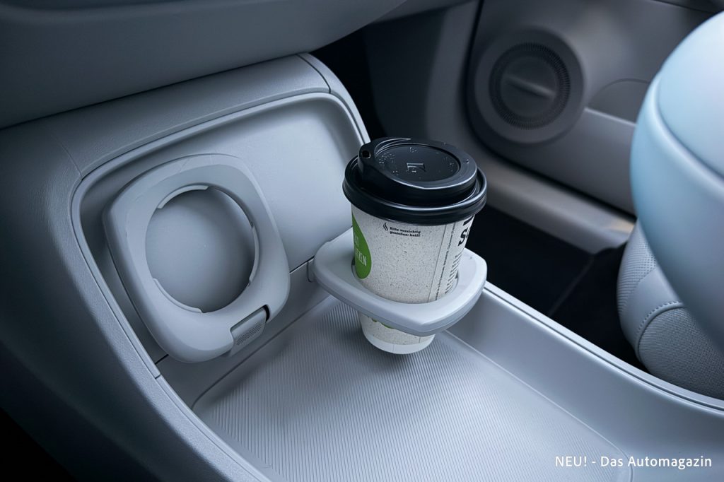 Leapmotor B10 Getränkehalter