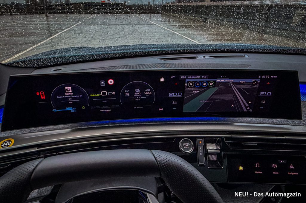 Peugeot E-5008 Panorama-Cockpit