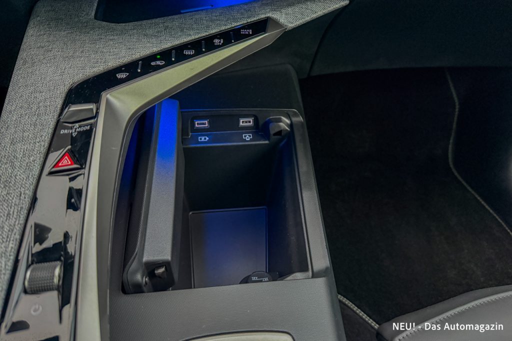 Peugeot E-5008 induktive Ladeschale