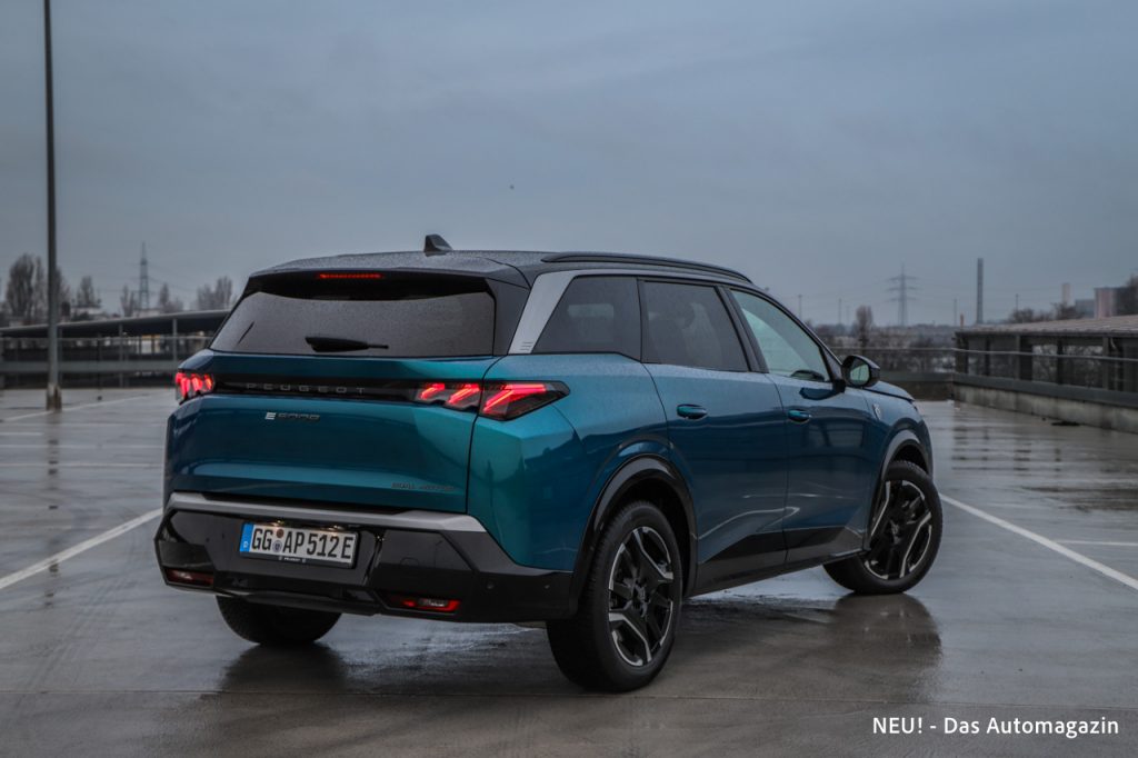 Peugeot E-5008 rear