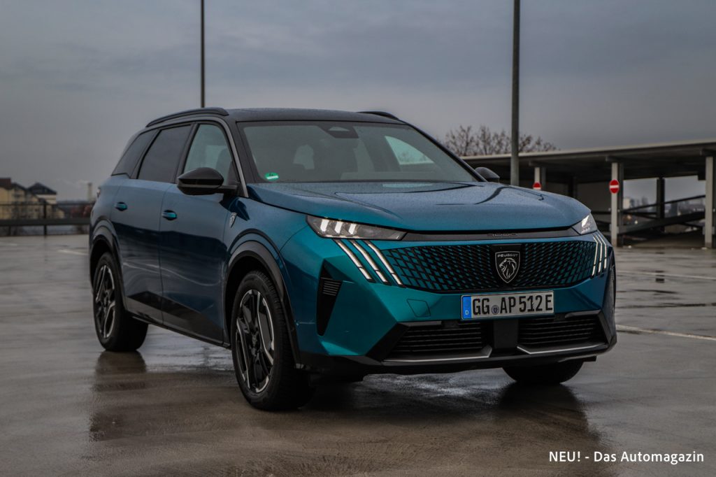 Peugeot E-5008 schräg vorne