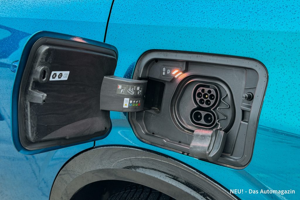 Peugeot E-5008 Ladeanschluss