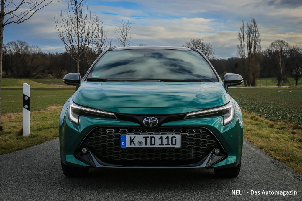 Toyota Corolla Touring Sports Hybrid GR Front