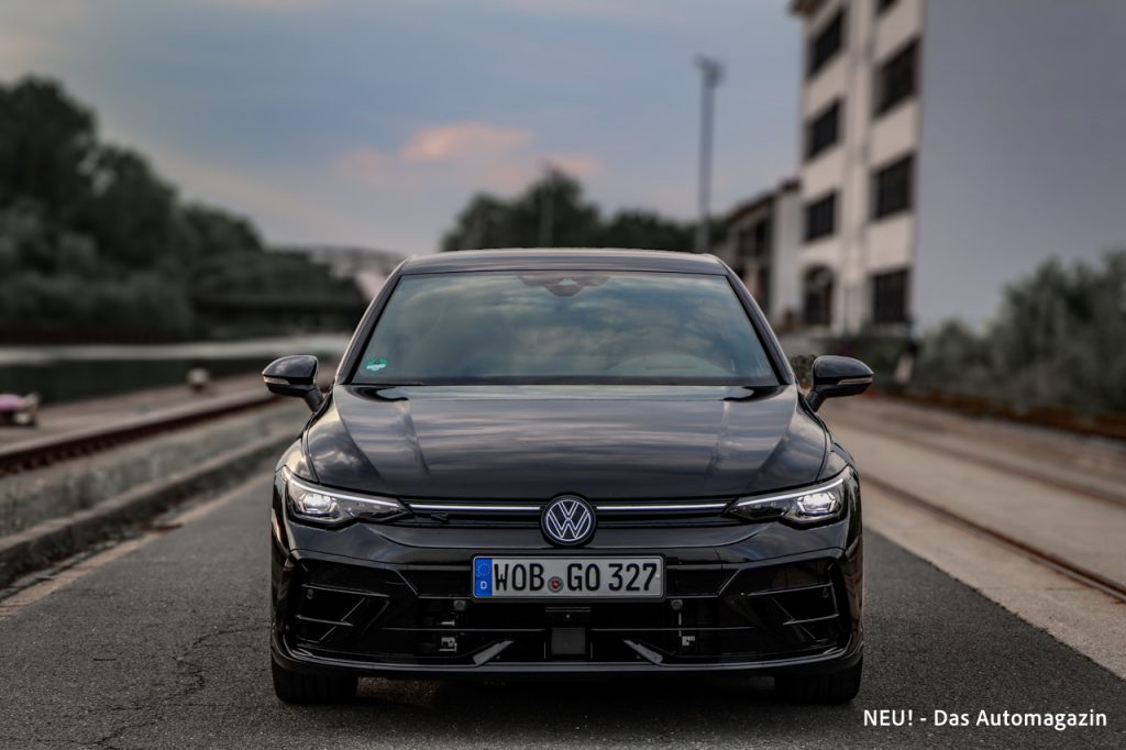 VW Golf R Black Edition Front