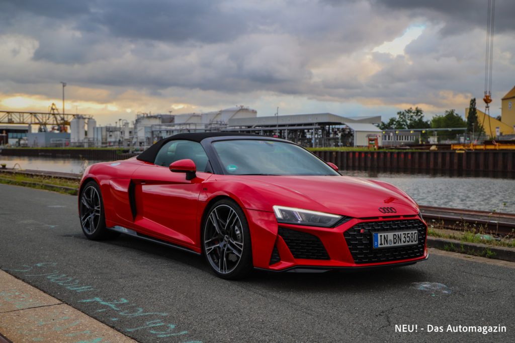 Audi R8 Spyder RWD front view