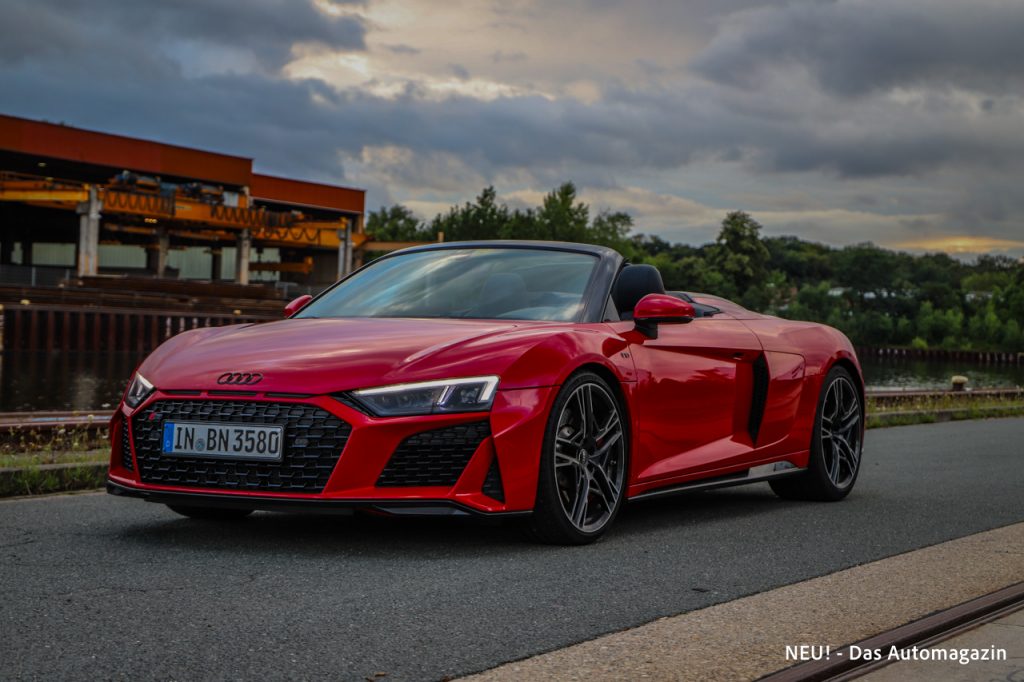 Audi R8 Spyder RWD Side View
