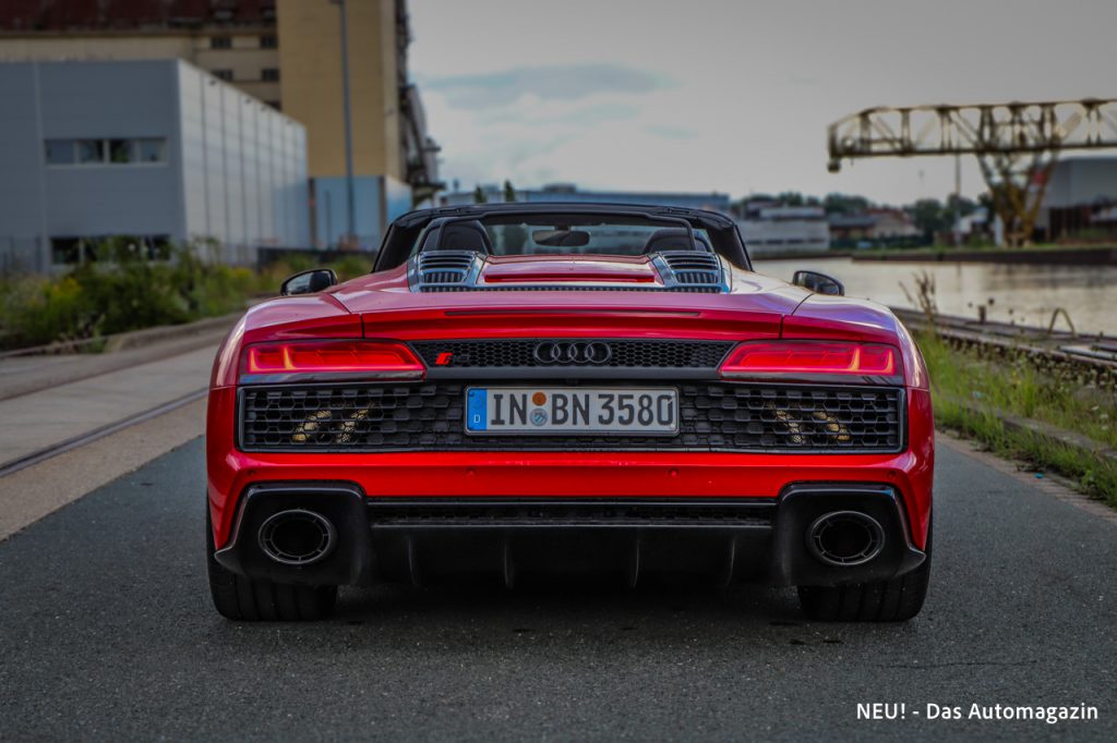 Audi R8 Spyder RWD rear