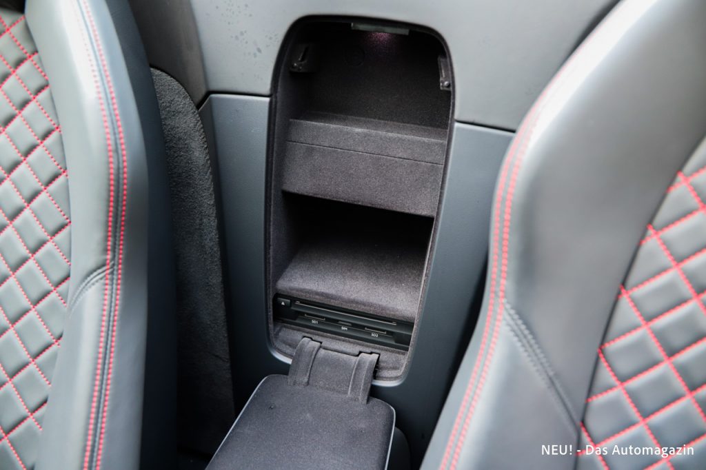 Audi R8 Spyder RWD Staufach Sitze