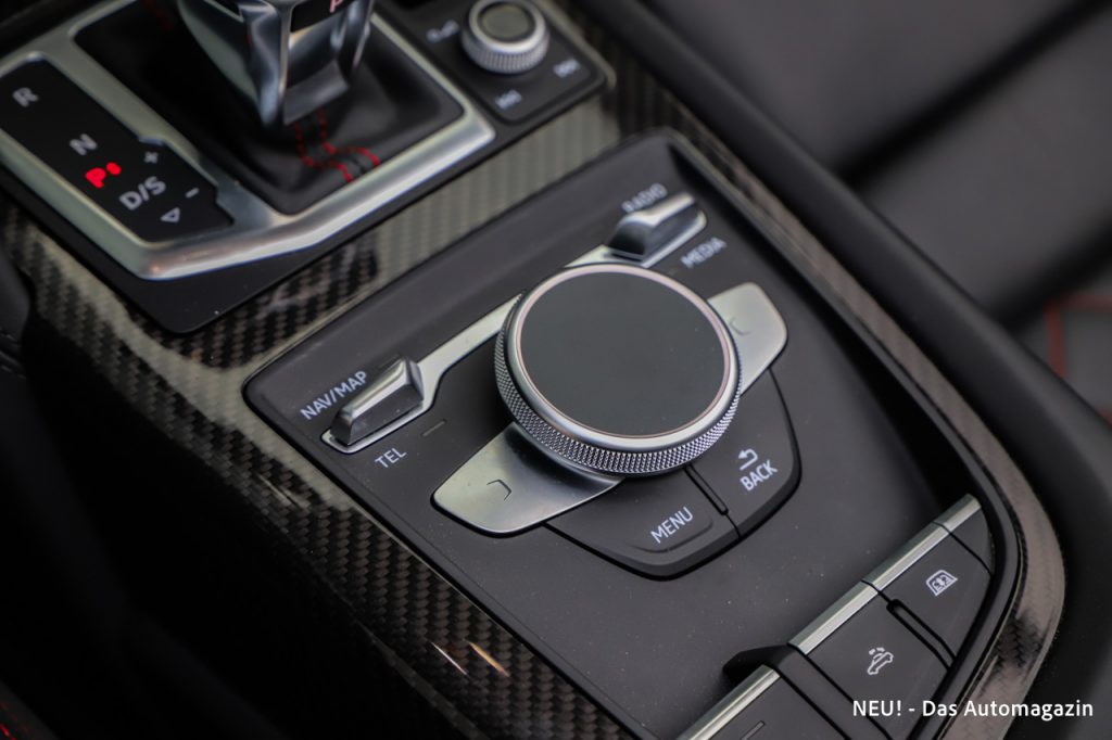 Audi R8 Spyder RWD MMI