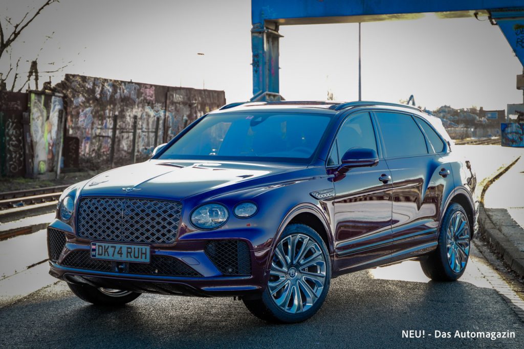 Bentley Bentayga EWB side view