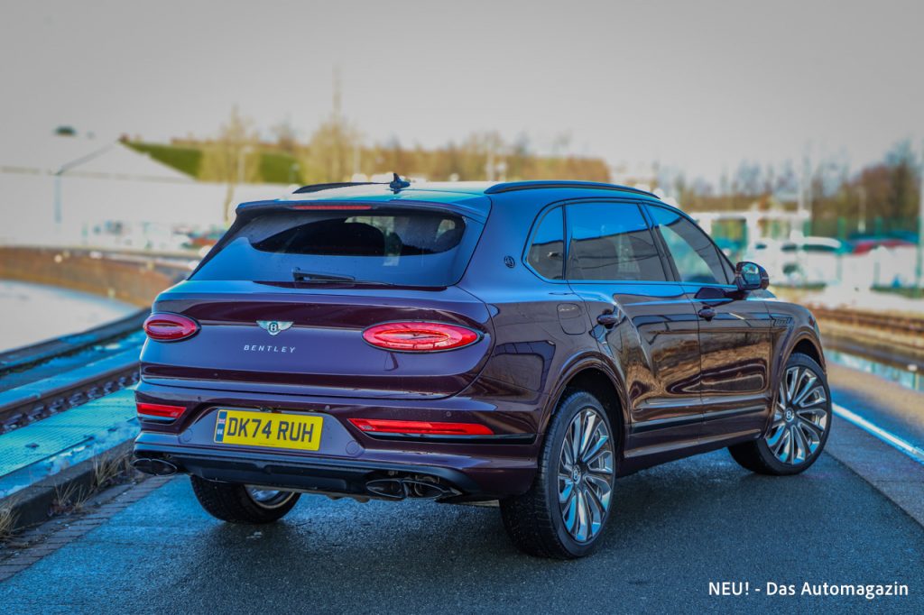 Bentley Bentayga EWB rear
