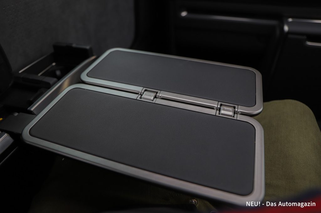 Lexus LM 350h Klapptisch Fond