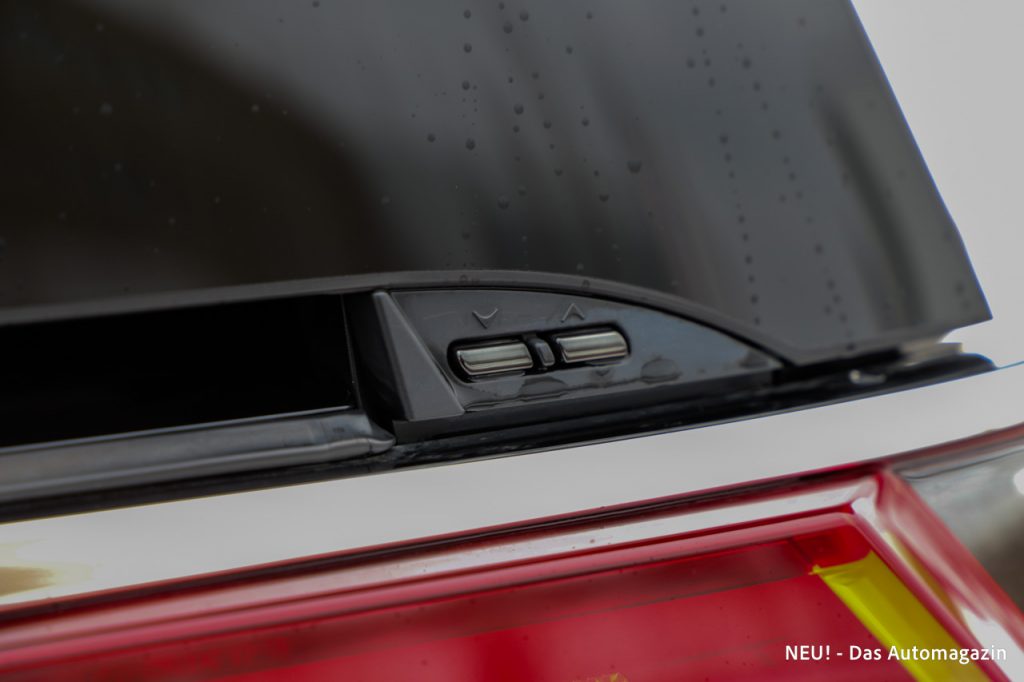 Lexus LM 350h Tasten Kofferraum außen