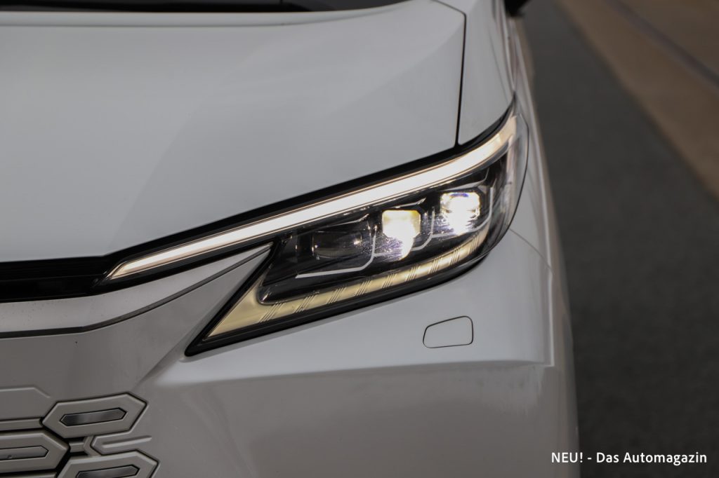 Lexus LM 350h Scheinwerfer