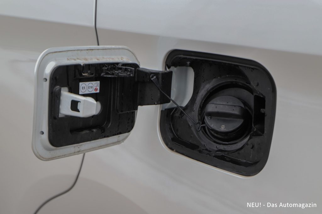 Lexus LM 350h Tankklappe