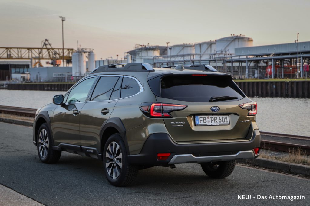 Subaru Outback 2026 seitlich hinten