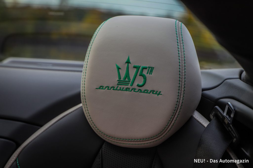 75th Anniversary PrimaSerie Kopfstütze bestickt