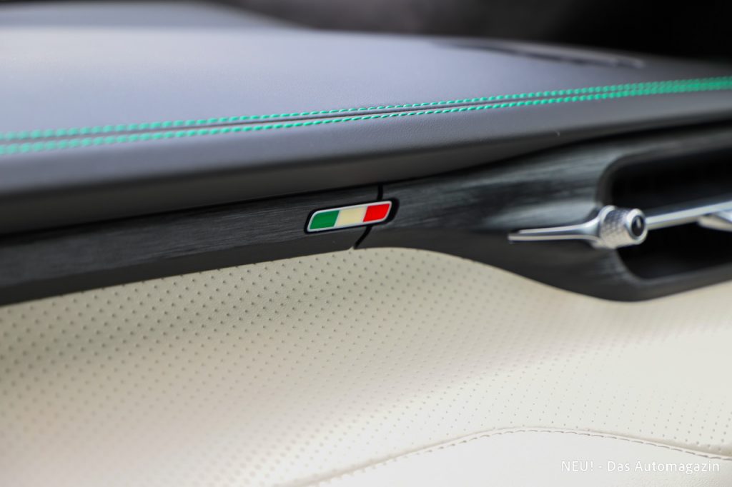 Maserati GranTurismo Trofeo italienische Flagge Interieur