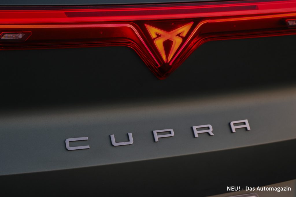 Cupra-Logo beleuchtet