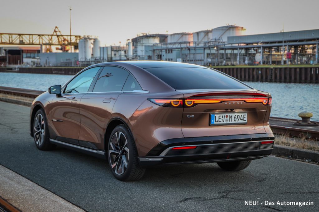 Mazda 6e EV hinten