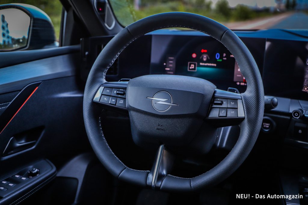 Opel Astra PHEV Facelift Lenkrad