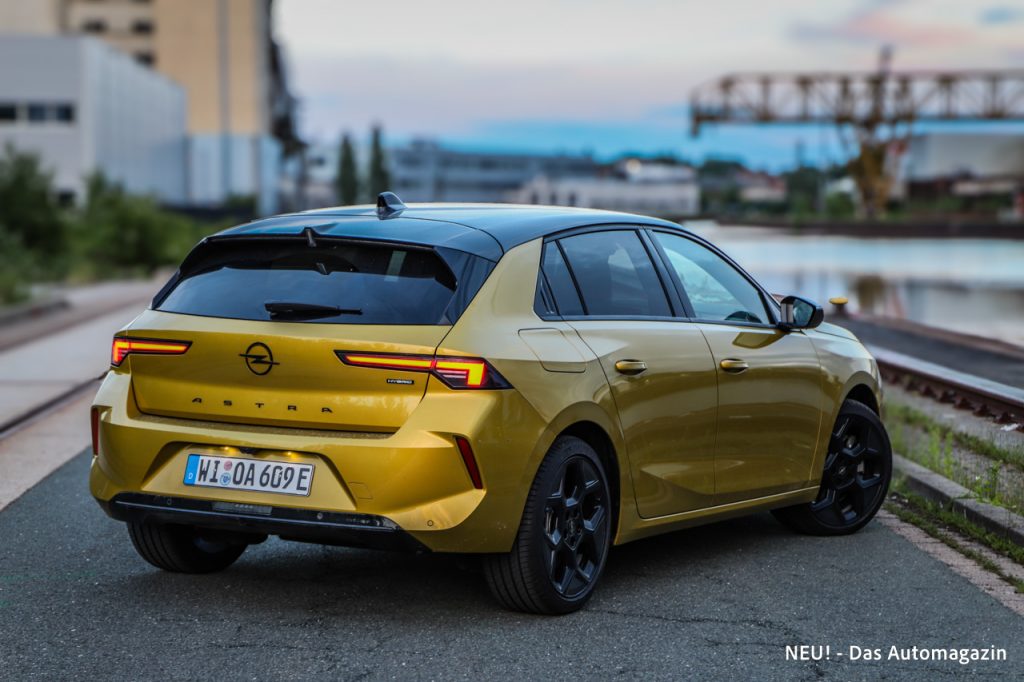 Opel Astra PHEV Facelift rear