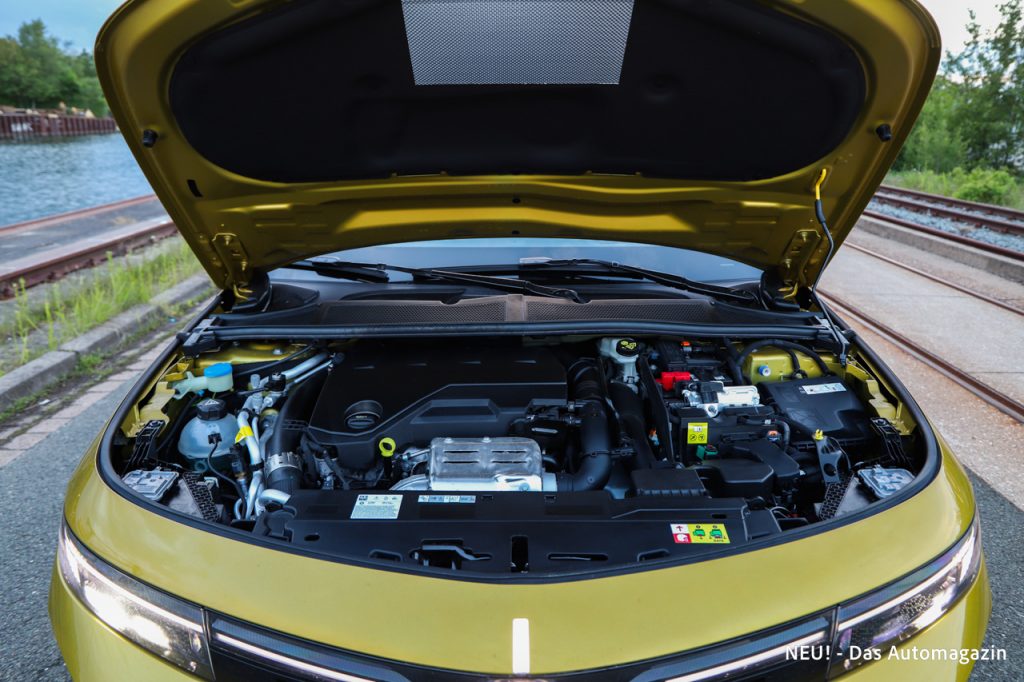 Opel Astra PHEV Facelift Motor