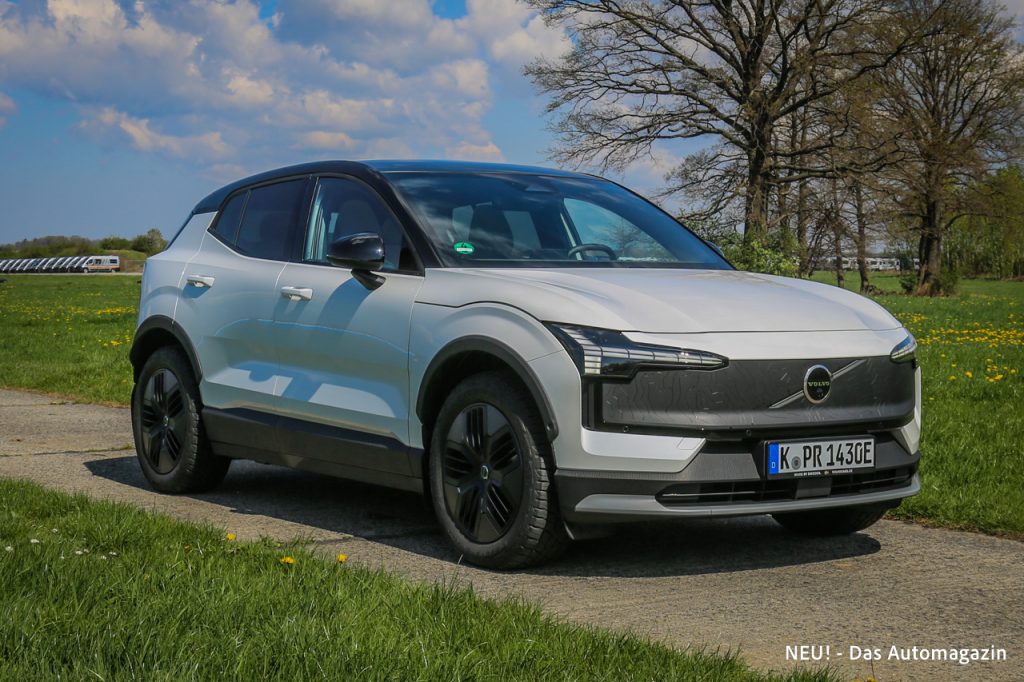 Volvo EX30 Cross Country vorne