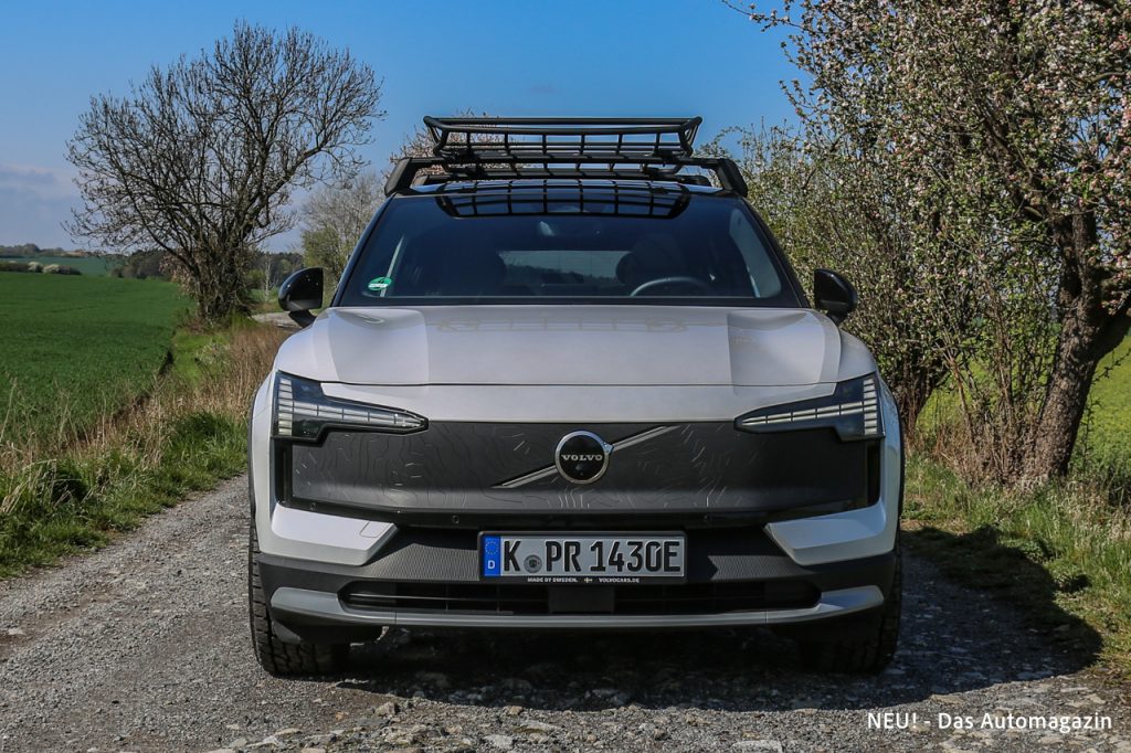Volvo EX30 Cross Country Front