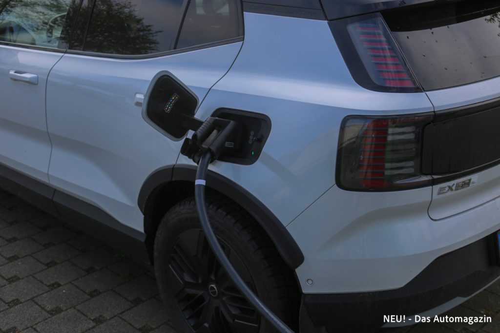 Volvo EX30 Cross Country laden