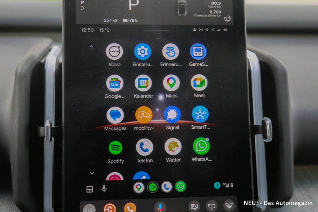 Volvo EX30 Cross Country Infotainment