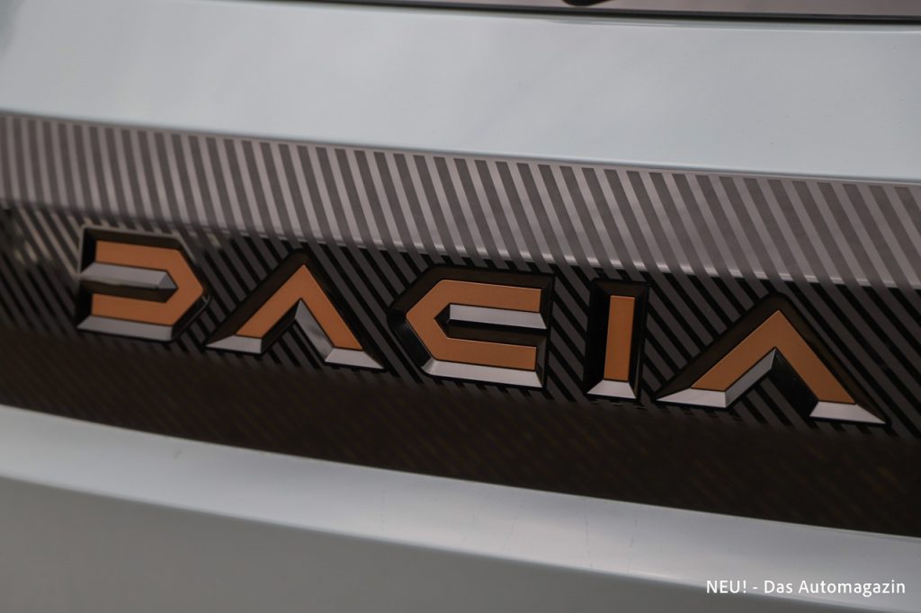Dacia Schriftzug