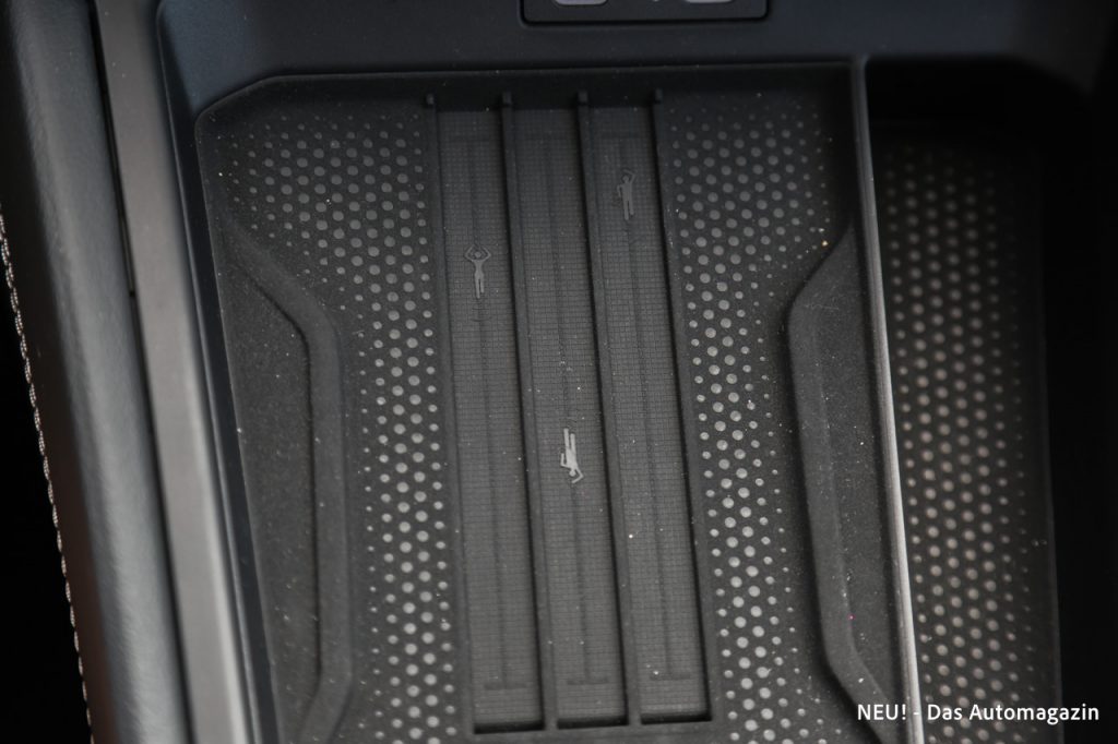 VW T-Roc eTSI Easter Eggs