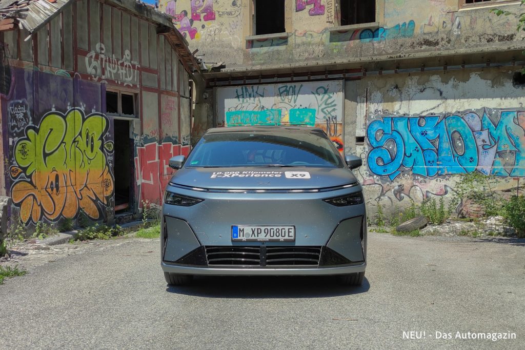 XPeng X9 RWD Front