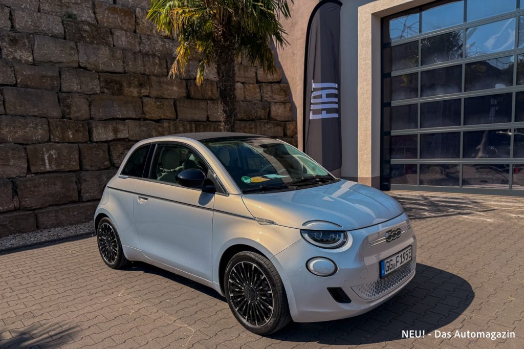 Fiat 500 Elektro Cabrio seitlich vorne