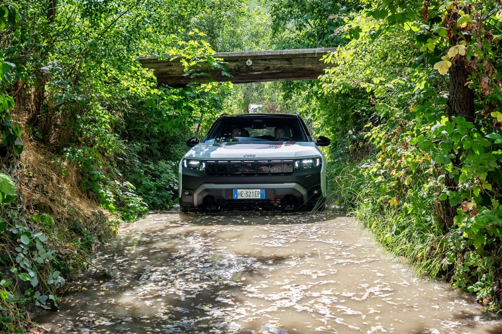 Jeep Compass 4xe Wasserdurchfahrt
