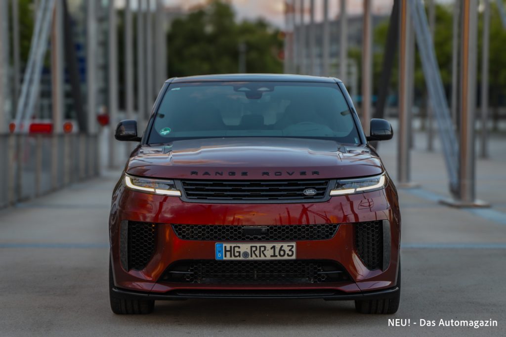 Range Rover Sport SV Front