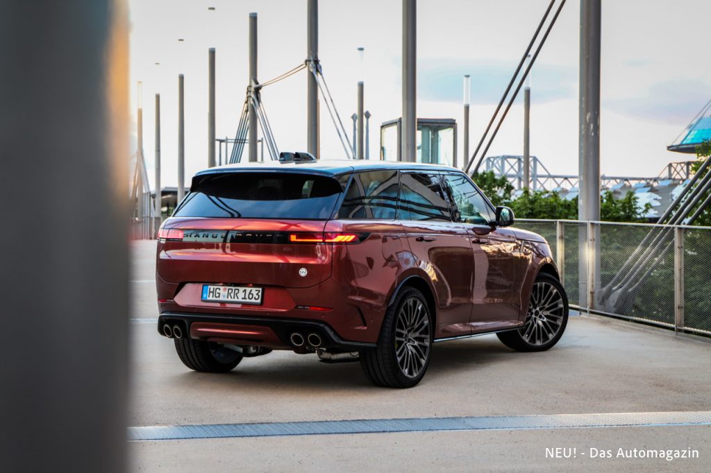 Range Rover Sport SV rear