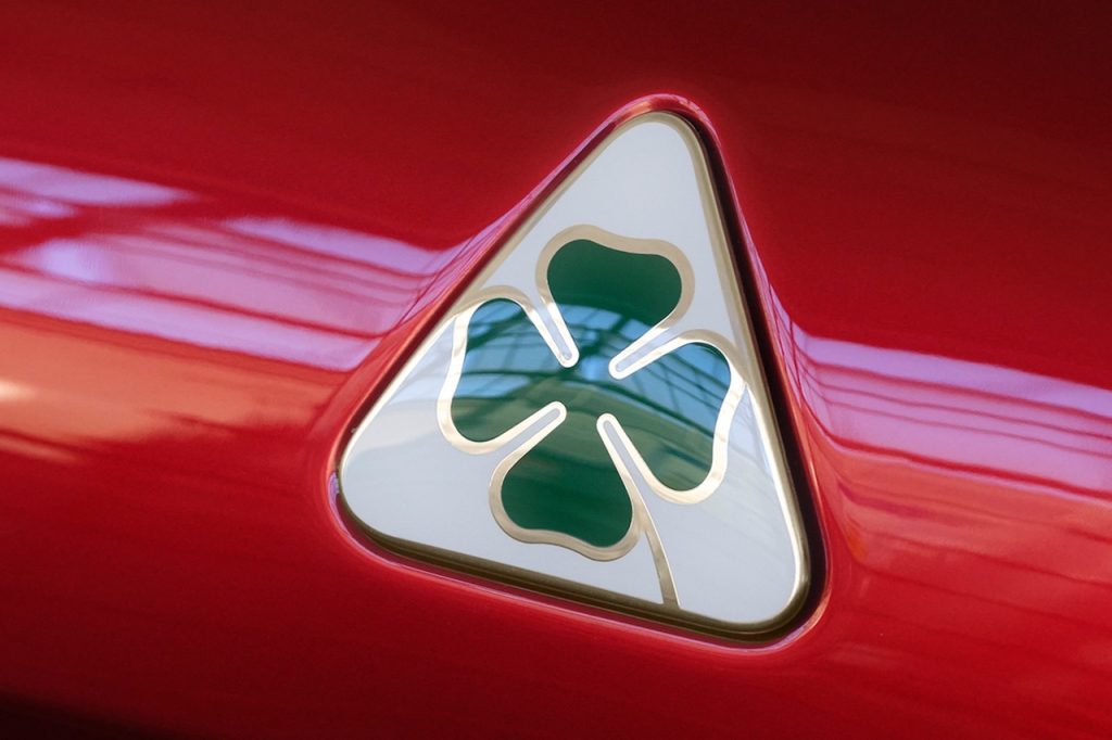 goldenes Quadrifoglio Kleeblatt