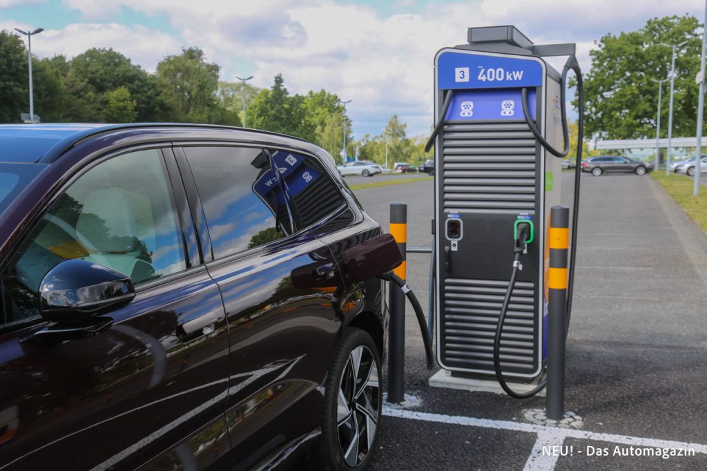 Volvo EX90 Twin Motor Ladesäule
