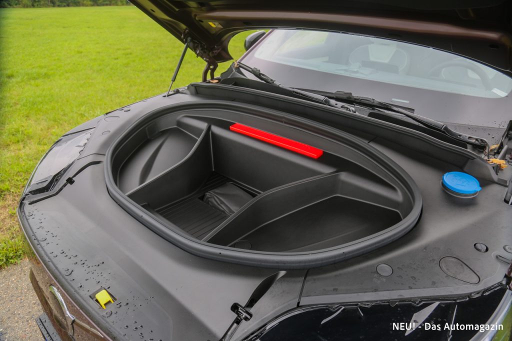 Volvo EX90 Twin Motor Frunk