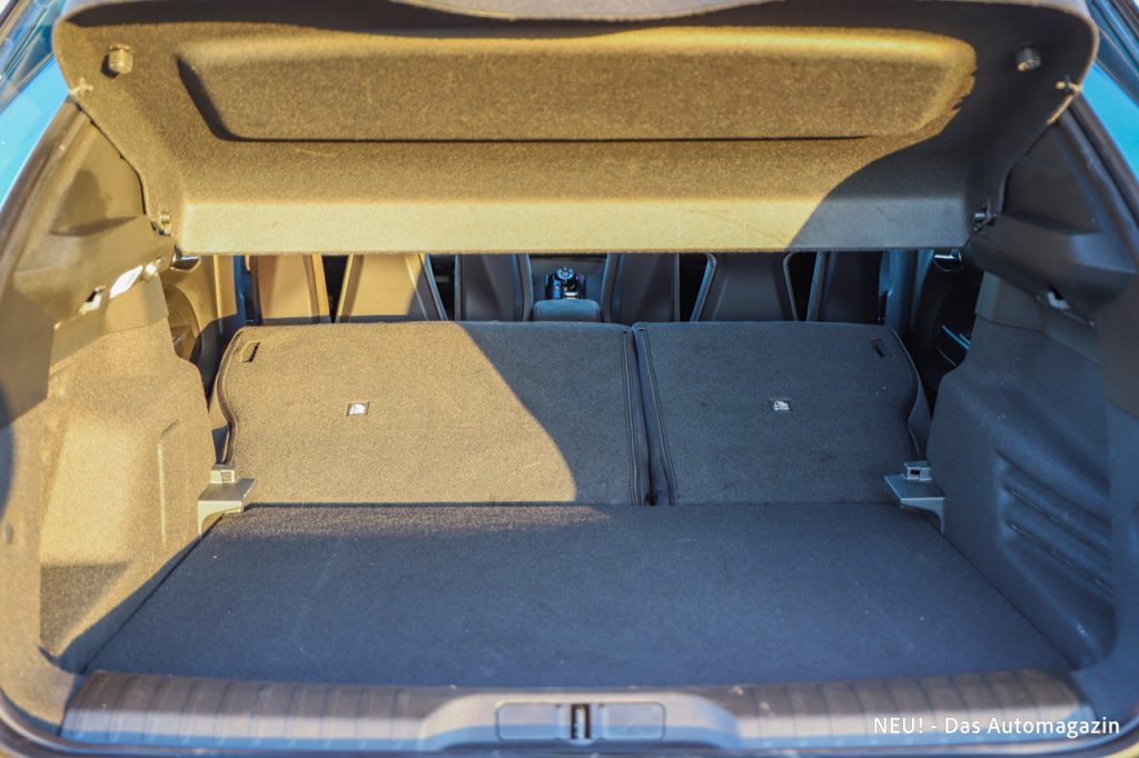 Alfa Romeo Junior Ibrida Q4 Laderaum