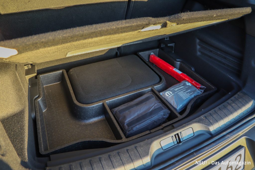 Alfa Romeo Junior Ibrida Q4 Fach Kofferraum