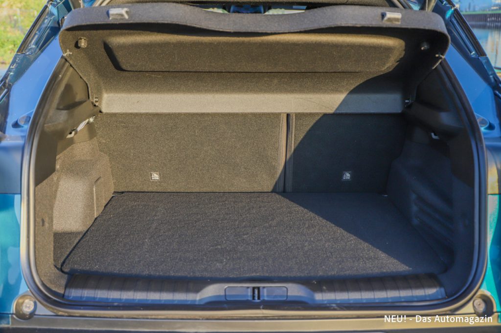 Alfa Romeo Junior Ibrida Q4 Kofferraum