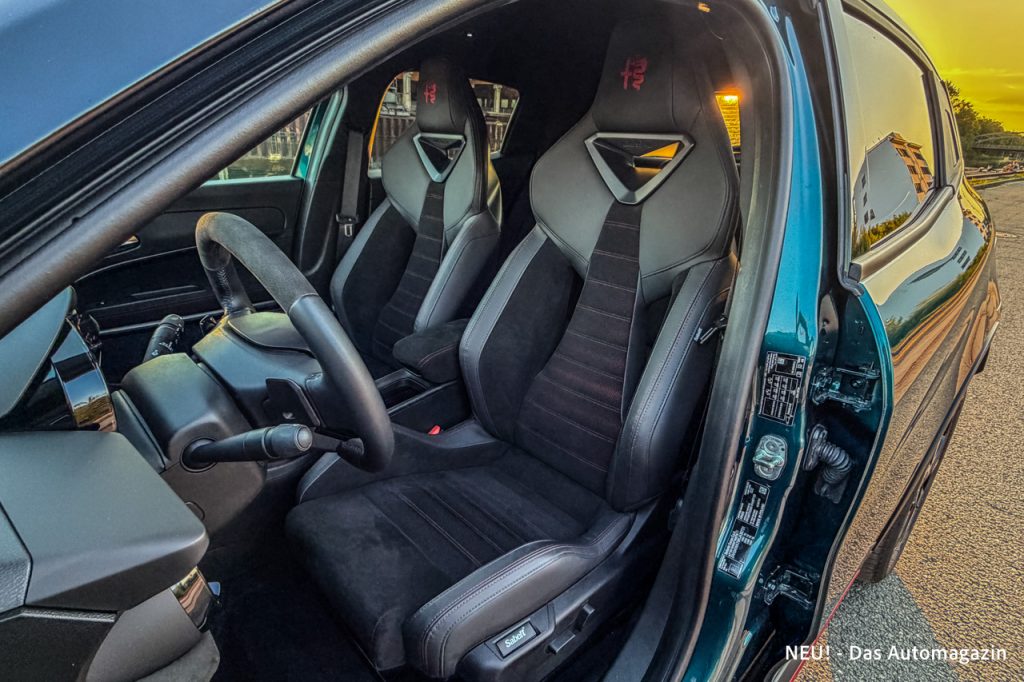 Alfa Romeo Junior Ibrida Q4 Sabelt Sitz