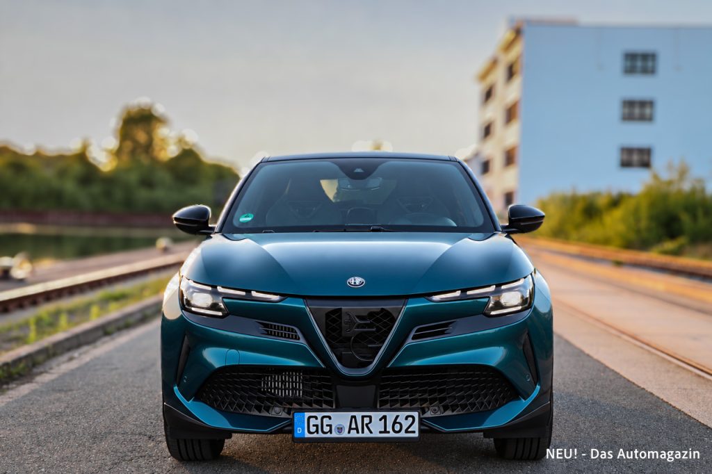 Alfa Romeo Junior Ibrida Q4 Front