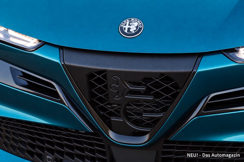 Alfa Romeo Junior Ibrida Q4 Kühlergrill