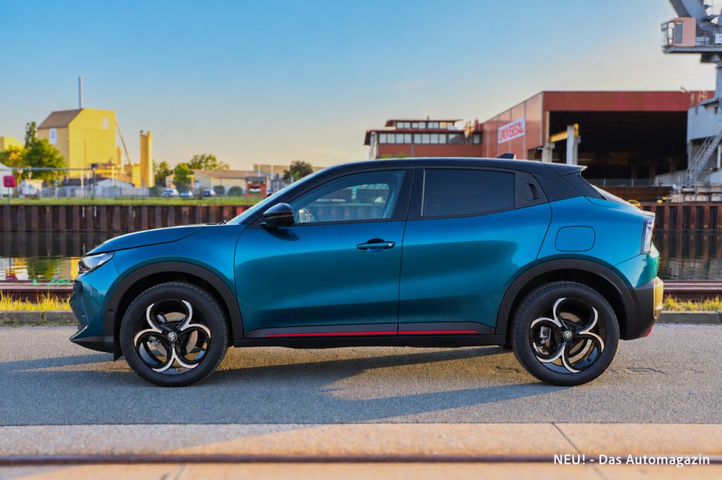 Alfa Romeo Junior Ibrida Q4 Seite