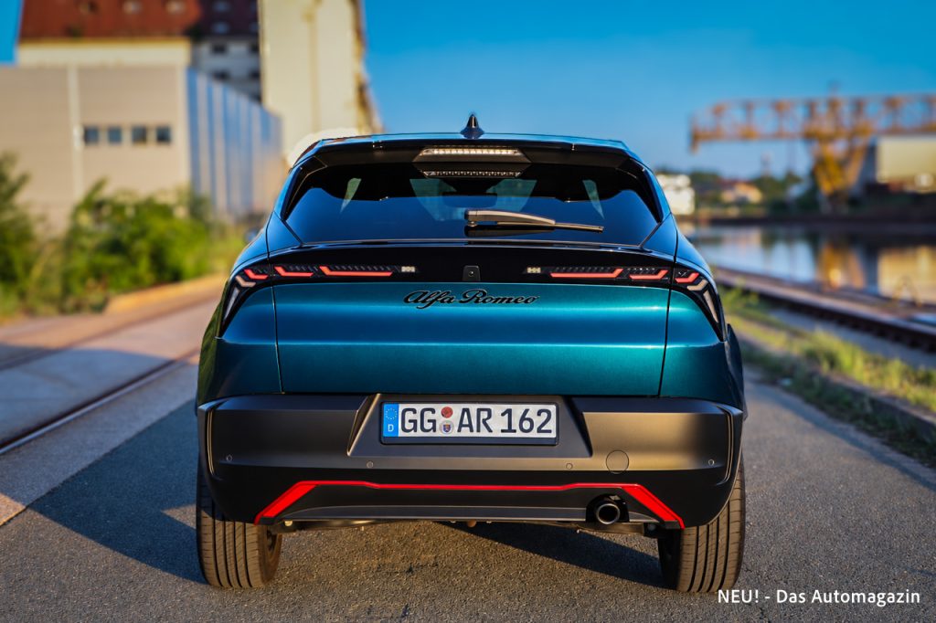 Alfa Romeo Junior Ibrida Q4 Heck