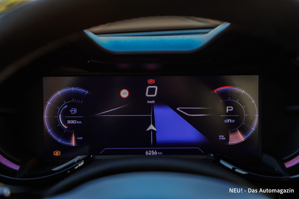 Alfa Romeo Junior Ibrida Q4 Cockpit